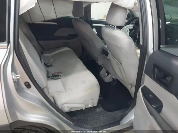 5TDBZRFHXKS929225 2019 TOYOTA HIGHLANDER - Image 8