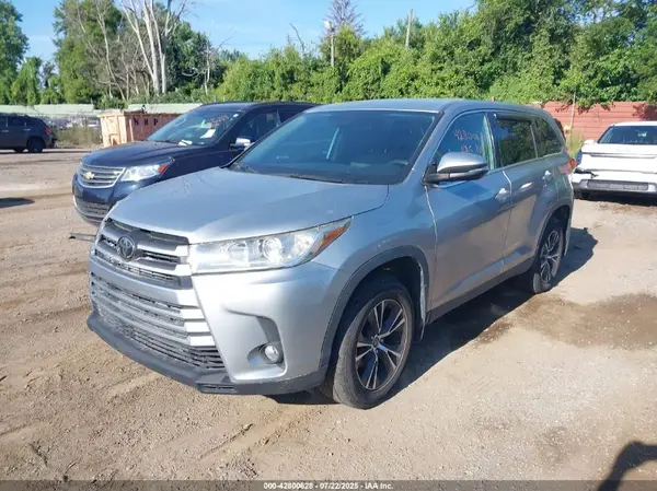 5TDBZRFHXKS937843 2019 TOYOTA HIGHLANDER - Image 2