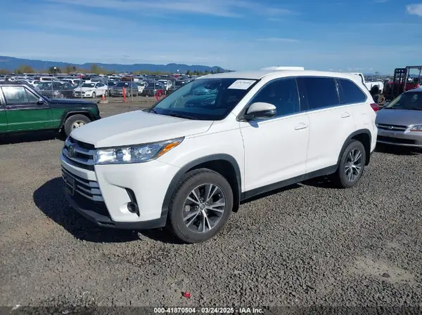 5TDBZRFHXKS956909 2019 TOYOTA HIGHLANDER - Image 2