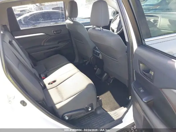 5TDBZRFHXKS956909 2019 TOYOTA HIGHLANDER - Image 8