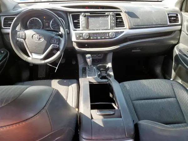 5TDBZRFHXKS976772 2019 TOYOTA HIGHLANDER - Image 8