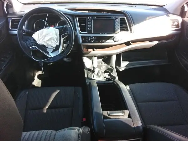 5TDBZRFHXKS987920 2019 TOYOTA HIGHLANDER - Image 8