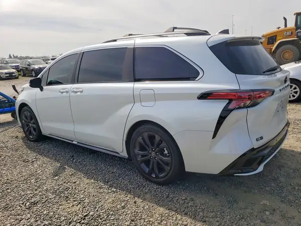 5TDCRKEC0PS146455 2023 TOYOTA SIENNA - Image 2