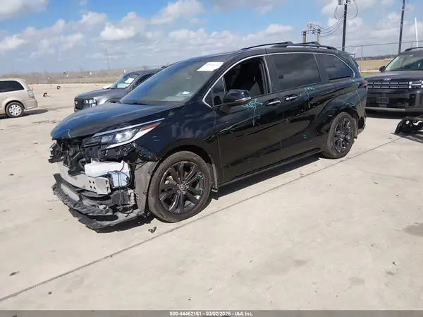 5TDCRKEC1RS182416 2024 TOYOTA SIENNA - Image 2
