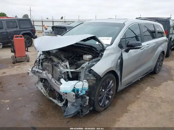 5TDCRKEC2PS155867 2023 TOYOTA SIENNA - Image 2