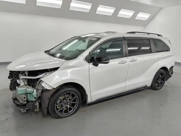 5TDCRKEC2PS156386 2023 TOYOTA SIENNA - Image 1