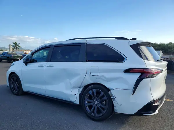 5TDCRKEC2RS190279 2024 TOYOTA SIENNA - Image 2