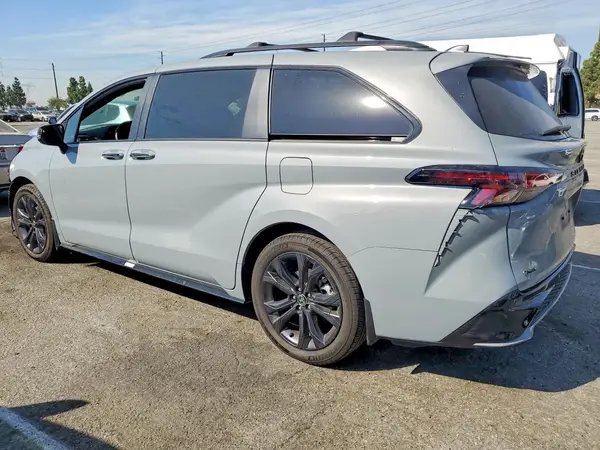 5TDCRKEC3SS285424 2025 TOYOTA SIENNA - Image 2