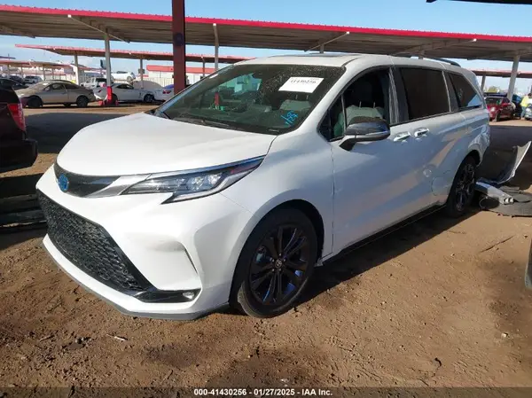 5TDCRKEC4PS159838 2023 TOYOTA SIENNA - Image 2