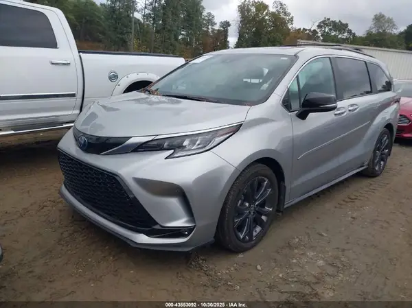 5TDCRKEC6RS193511 2024 TOYOTA SIENNA - Image 2