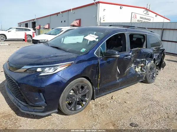 5TDCRKEC7RS200255 2024 TOYOTA SIENNA - Image 2