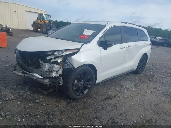 5TDCRKEC8PS155727 2023 TOYOTA SIENNA - Image 2