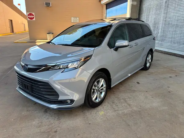5TDCSKFC0PS099723 2023 TOYOTA SIENNA - Image 2
