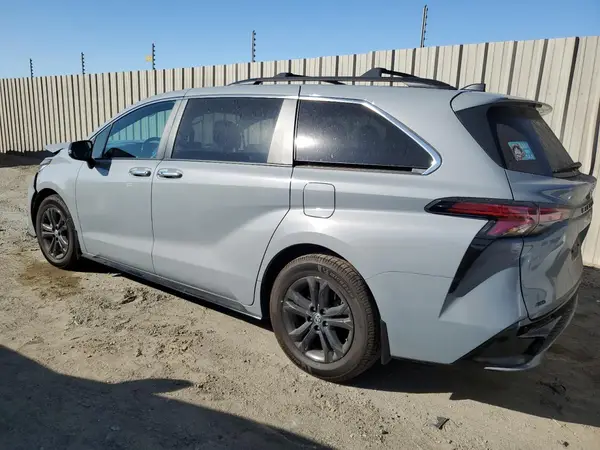 5TDCSKFC0RS112828 2024 TOYOTA SIENNA - Image 2