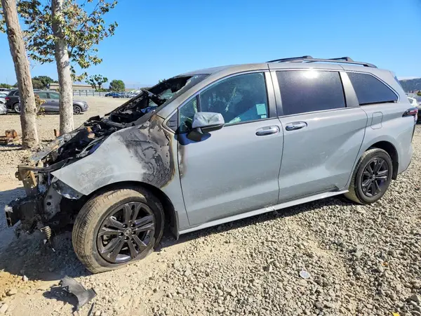 5TDCSKFC0RS126812 2024 TOYOTA SIENNA - Image 1