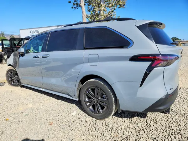 5TDCSKFC0RS126812 2024 TOYOTA SIENNA - Image 2