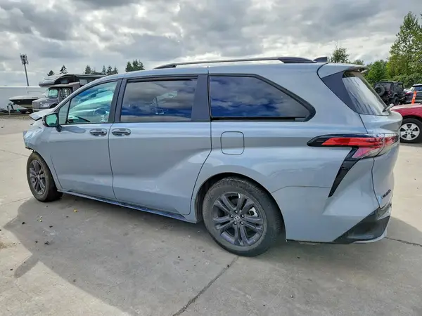 5TDCSKFC0SS168418 2025 TOYOTA SIENNA - Image 2