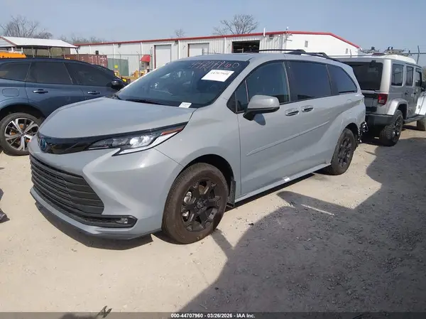 5TDCSKFC0SS214779 2025 TOYOTA SIENNA - Image 2