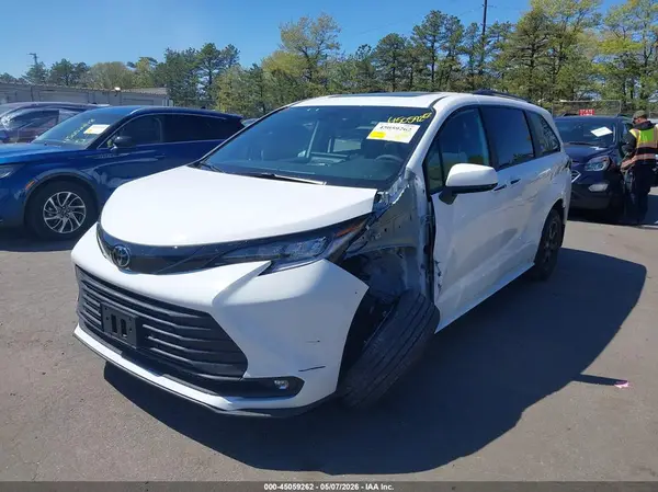 5TDCSKFC0TS251509 2026 TOYOTA SIENNA - Image 2