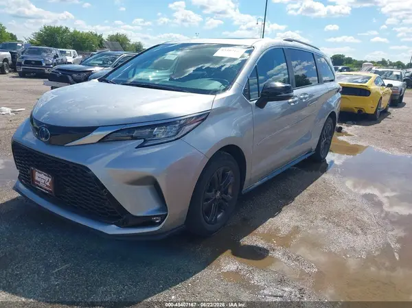 5TDCSKFC1RS109260 2024 TOYOTA SIENNA - Image 2