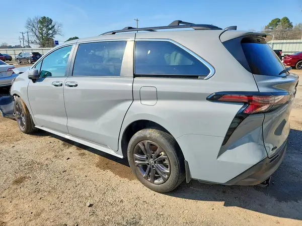 5TDCSKFC1RS126737 2024 TOYOTA SIENNA - Image 2