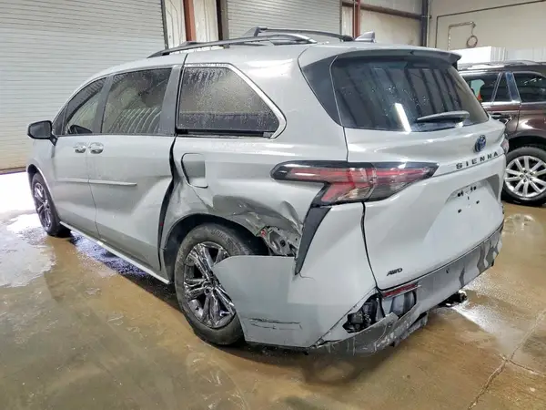 5TDCSKFC1RS145871 2024 TOYOTA SIENNA - Image 2