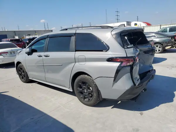 5TDCSKFC1SS166161 2025 TOYOTA SIENNA - Image 2