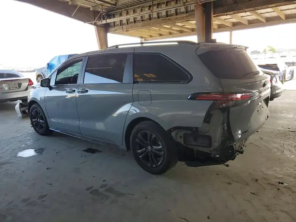 5TDCSKFC1SS176768 2025 TOYOTA SIENNA - Image 2