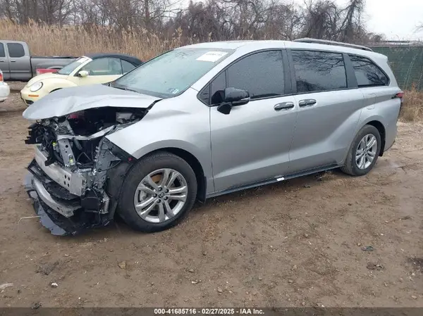5TDCSKFC2PS086519 2023 TOYOTA SIENNA - Image 2