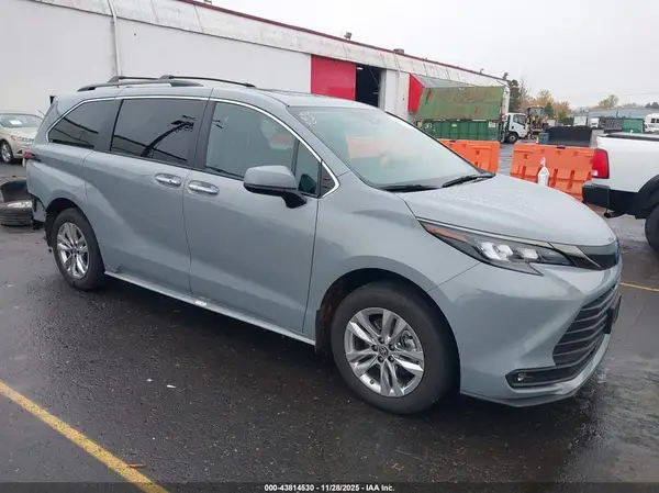5TDCSKFC2PS100984 2023 TOYOTA SIENNA - Image 1