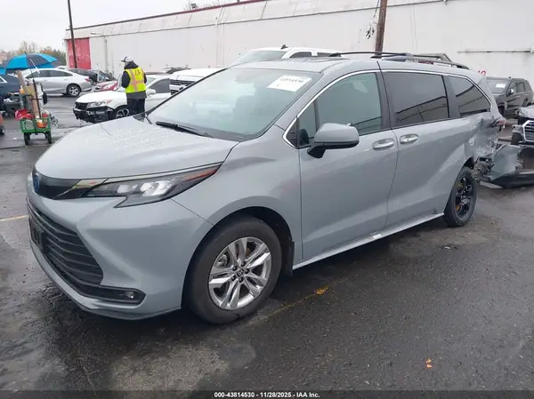 5TDCSKFC2PS100984 2023 TOYOTA SIENNA - Image 2