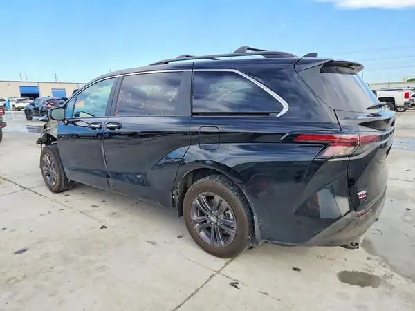 5TDCSKFC2RS128321 2024 TOYOTA SIENNA - Image 2