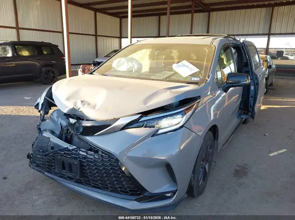 5TDCSKFC2RS133227 2024 TOYOTA SIENNA - Image 2