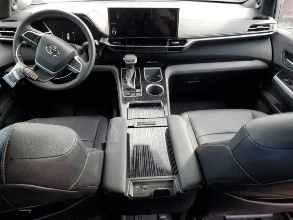 5TDCSKFC2SS164726 2025 TOYOTA SIENNA - Image 8