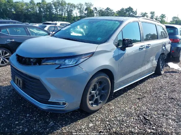 5TDCSKFC2SS166153 2025 TOYOTA SIENNA - Image 2