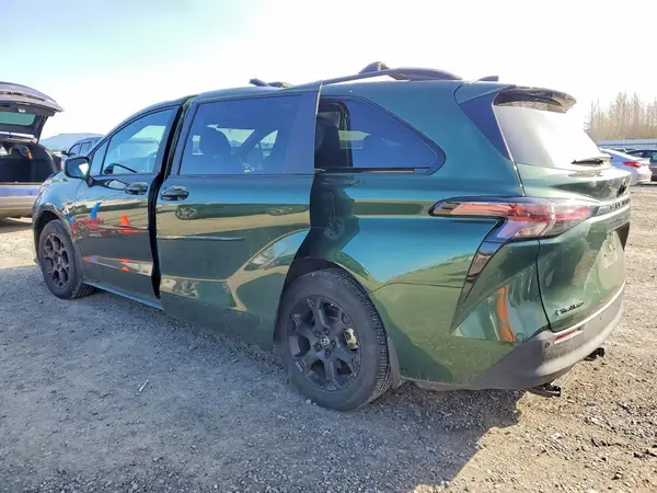5TDCSKFC2SS166475 2025 TOYOTA SIENNA - Image 2