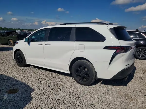 5TDCSKFC2TS229530 2026 TOYOTA SIENNA - Image 2