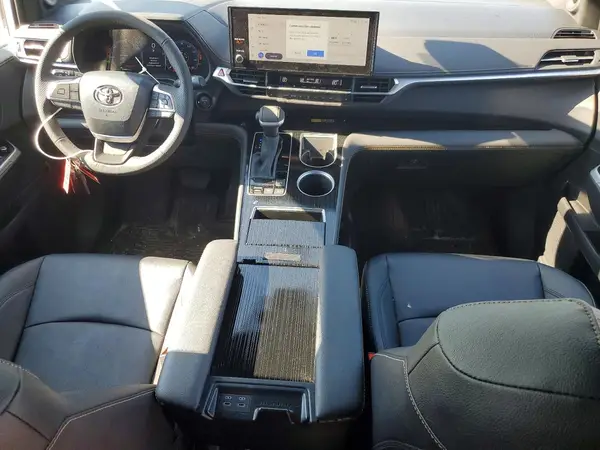 5TDCSKFC2TS229530 2026 TOYOTA SIENNA - Image 8