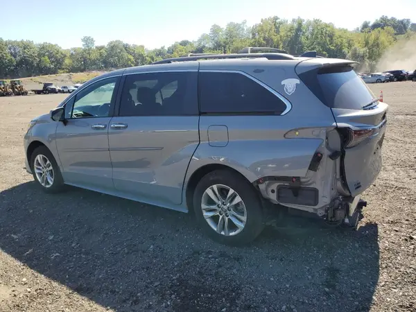 5TDCSKFC3PS087226 2023 TOYOTA SIENNA - Image 2