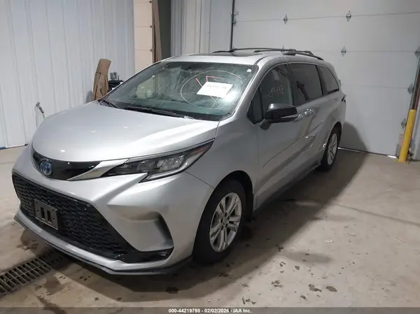 5TDCSKFC4PS083444 2023 TOYOTA SIENNA - Image 2
