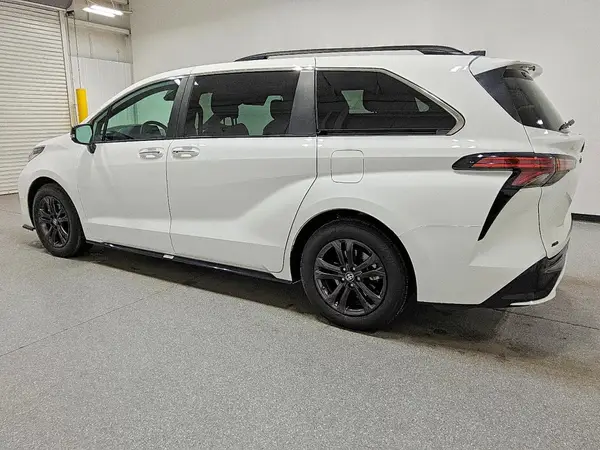 5TDCSKFC4RS141927 2024 TOYOTA SIENNA - Image 2