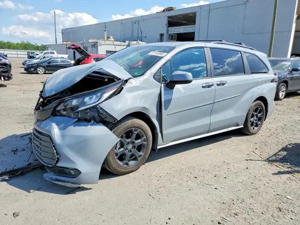 5TDCSKFC4SS166879 2025 TOYOTA SIENNA - Image 1