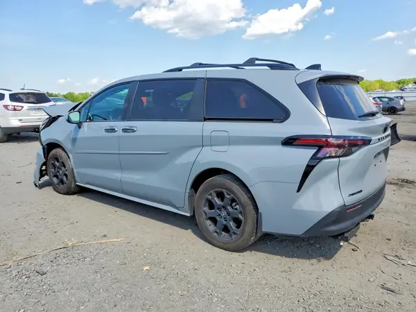 5TDCSKFC4SS166879 2025 TOYOTA SIENNA - Image 2