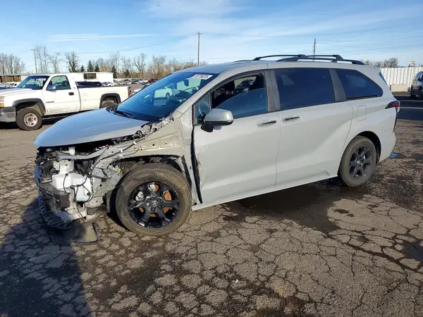 5TDCSKFC4SS167952 2025 TOYOTA SIENNA - Image 1
