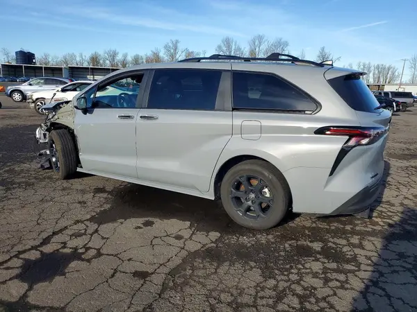 5TDCSKFC4SS167952 2025 TOYOTA SIENNA - Image 2