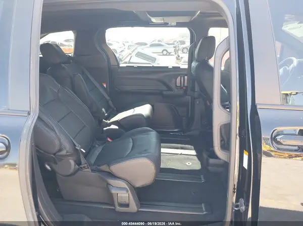 5TDCSKFC4SS213263 2025 TOYOTA SIENNA - Image 8