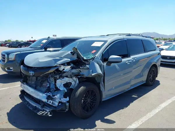 5TDCSKFC5PS098924 2023 TOYOTA SIENNA - Image 2