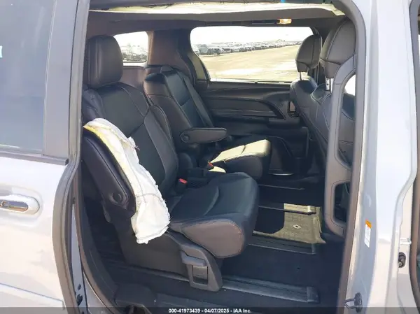 5TDCSKFC5SS154613 2025 TOYOTA SIENNA - Image 8