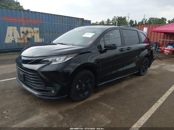 5TDCSKFC5SS168785 2025 TOYOTA SIENNA - Image 2