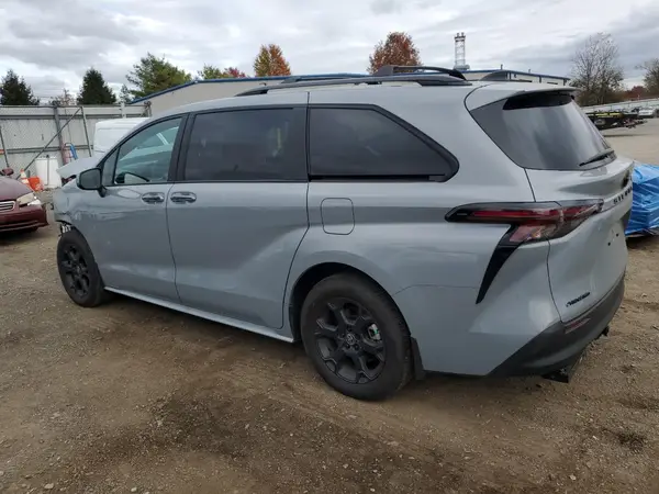 5TDCSKFC5SS179558 2025 TOYOTA SIENNA - Image 2
